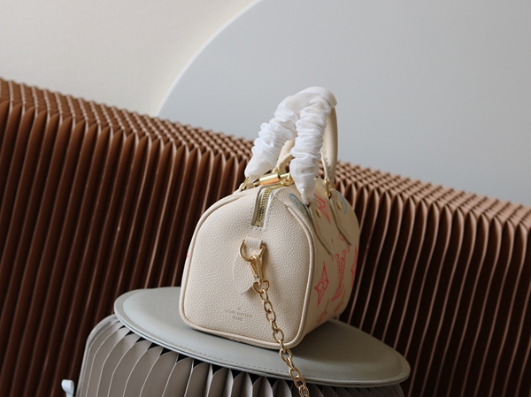 ルイヴィトンバッグ背面デザイン